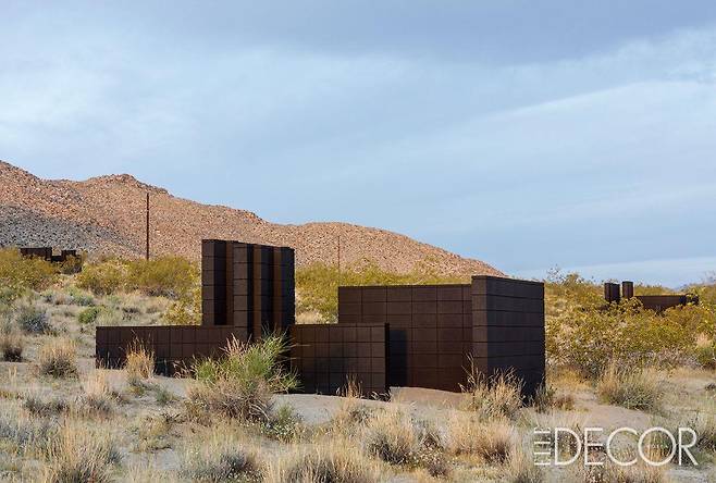 ‘Planar Pavilions at A-Z West’(2017).