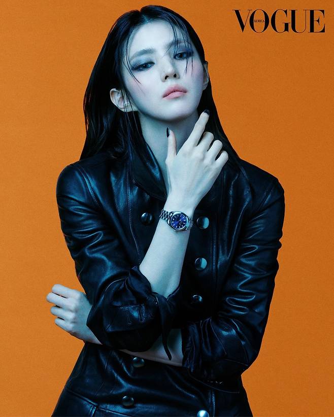 한소희 X 오메가 보그 디지털 커버 화보