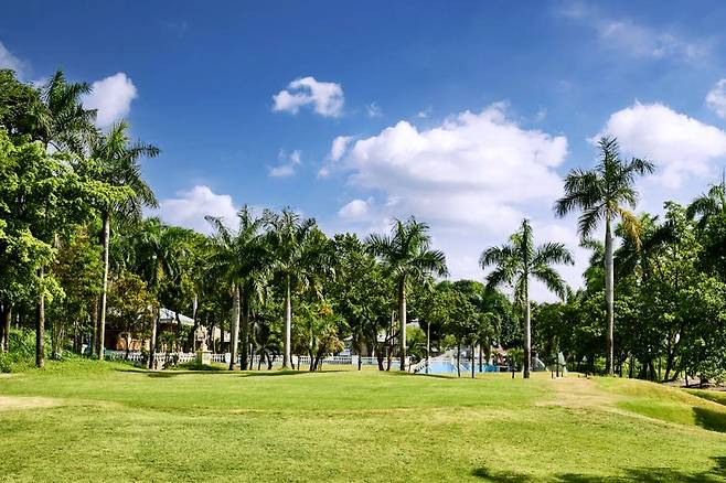 (주)훼미리가 본격적인 운영에 나서는 클락 엥헬레스 시내에 있는 '로얄가든' 골프장. (주)훼미리 제공