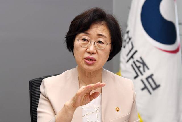 정영애 전 여성가족부 장관. 한국일보 자료사진