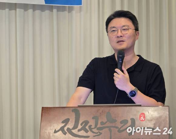 김용희 선문대학교 교수가 21일 오전 종로구 일대에서 열린 기자 스터디에서 모두발언하고 있다. [사진=안세준 기자]