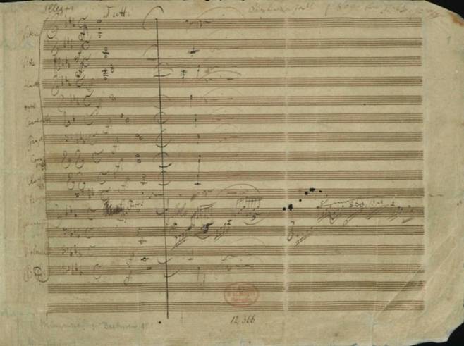 1809년에 작성된 '황제' 협주곡, 베토벤 자필 악보의 일부 / 사진출처. 캘리포니아 심포니 공식 웹사이트
