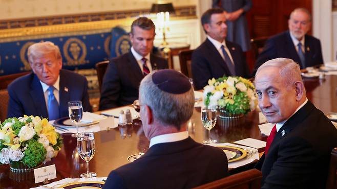 지난 7일 미국 워싱턴 백악관에서 도널드 트럼프 미국 대통령과  베냐민 네타냐후 이스라엘 총리가 회담하고 있다. 로이터연합뉴스