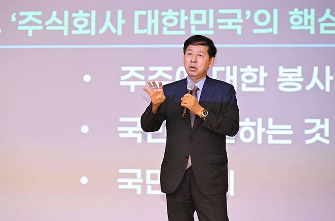 구윤철 부총리 겸 기획재정부 장관이 21일 정부세종청사에서 열린 취임식에서 ‘부총리와 함께하는 혁신 첫걸음-기재부가 달라졌어요’를 주제로 강연하고 있다. 기획재정부 제공.