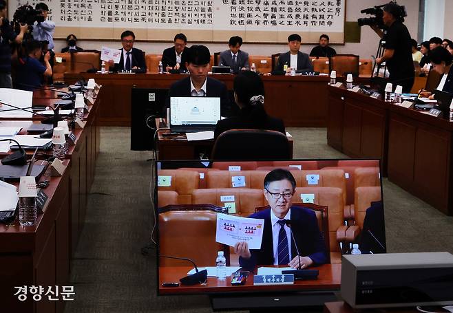 국회 법제사법위원회가 지난 11일 더불어민주당이 추진하는 상법 추가 개정안에 대한 의견 수렴을 위해 개최한 공청회에서 전문가들이 ‘집중투표제 의무화’와 ‘감사위원 분리 선출 확대’에 대한 의견을 밝히고 있다. 박민규 선임기자