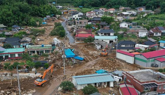 The Oejeong Village in Sancheong County, South Gyeongsang, is under repair after seeing damage from the flood on July 20. [YONHAP]