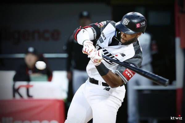 KT 타선의 중심 타자로서 제 역할을 해주지 못하고 있어 반전이 절실한 멜 로하스 주니어.KT 위즈 제공