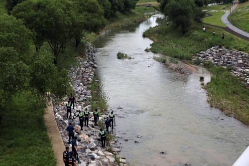 수색중인 경찰. [사진출처 = 연합뉴스]