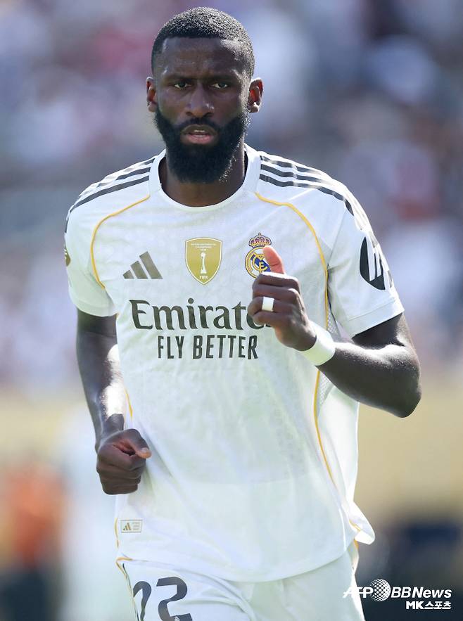 스페인 ‘돈발롱’은 “레알 선수단 내부에서 뤼디거에 대한 불만이 커지고 있다”며 “특히나 티보 쿠르투아와 주드 벨링엄은 뤼디거와 거리를 두고 있다”고 전했다. 사진=AFPBBNews=News1