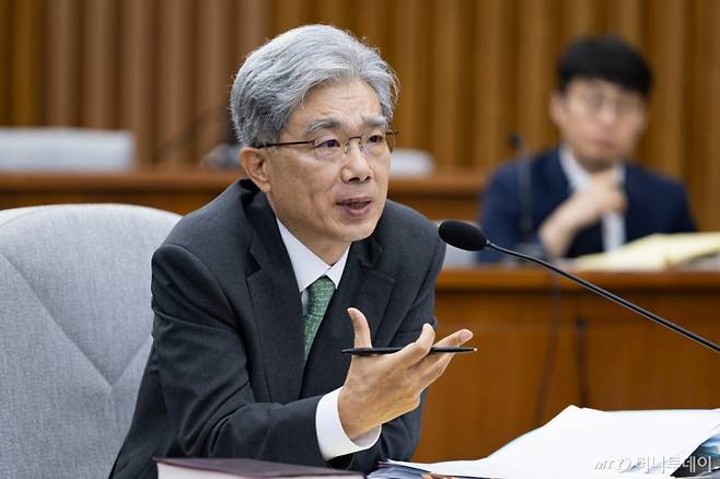 (서울=뉴스1) 유승관 기자 = 김상환 헌법재판소장 후보자가 21일 서울 여의도 국회 헌법재판소 재판관후보자를 겸하는 헌재소장 임명동의에 관한 인사청문특별위원회에서 열린 인사청문회에서 의원 질의에 답하고 있다. 2025.7.21/뉴스1  Copyright (C) 뉴스1. All rights reserved. 무단 전재 및 재배포,  AI학습 이용 금지. /사진=(서울=뉴스1) 유승관 기자