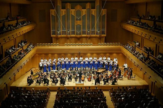 [서울=뉴시스] '2025 한일국교정상화 60주년 기념음악회' 도쿄 실황 공연. (사진=국립합창단 제공) 2025.07.21. photo@newsis.com *재판매 및 DB 금지