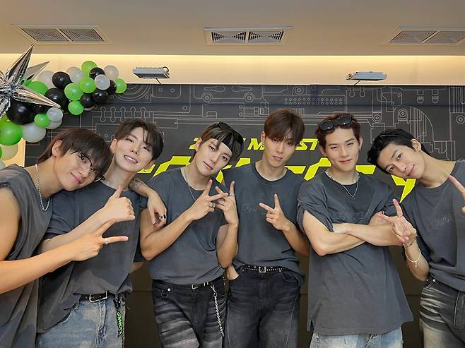 사흘 간의 '커넥트 엑스' 서울 공연을 마친 몬스타엑스는 오는 9월 1일 컴백한다. 몬스타엑스 공식 트위터