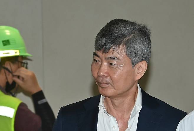 이종호 전 블랙펄인베스트 대표가 21일 서울 종로구 KT광화문빌딩에 마련된 김건희 여사 관련 의혹을 수사 중인 민중기 특별검사팀 사무실에 출석하고 있다. 연합뉴스