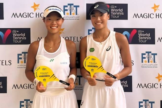 '2025 W35 튀니지 모나스티르' 여자 복식 챔피언에 오른 백다연(왼쪽)-구연우. NH농협은행 테니스단