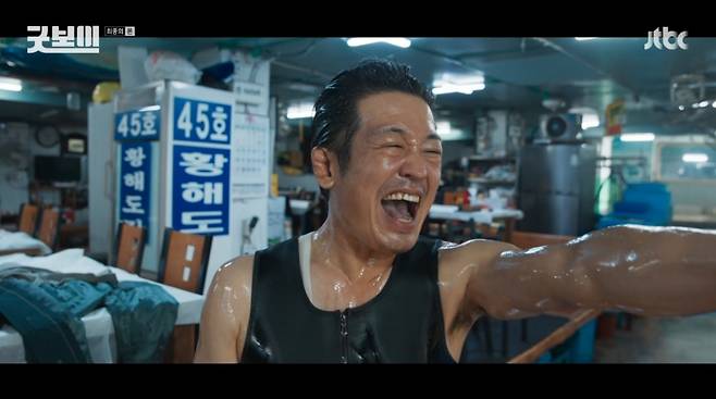 '굿보이' 허성태, 식용유 샤워 후 '격렬 몸싸움'.."내 별명은 기름장어"