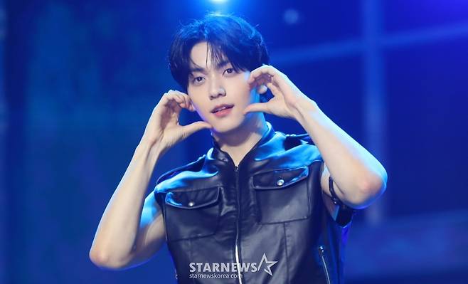 [서울=뉴시스] 김혜진 기자 = 그룹 투모로우바이투게더 수빈이 21일 오후 서울 동대문구 경희대학교 평화의 전당에서 열린 네 번째 정규앨범 '별의 장: TOGETHER' 발매 기념 쇼케이스에서 포즈를 취하고 있다. 2025.07.21. jini@newsis.com /사진=김혜진