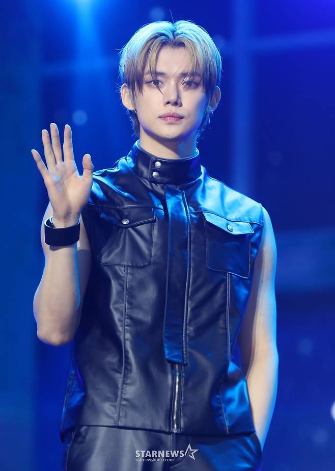 [서울=뉴시스] 김혜진 기자 = 그룹 투모로우바이투게더 연준이 21일 오후 서울 동대문구 경희대학교 평화의 전당에서 열린 네 번째 정규앨범 '별의 장: TOGETHER' 발매 기념 쇼케이스에서 포즈를 취하고 있다. 2025.07.21. jini@newsis.com /사진=김혜진