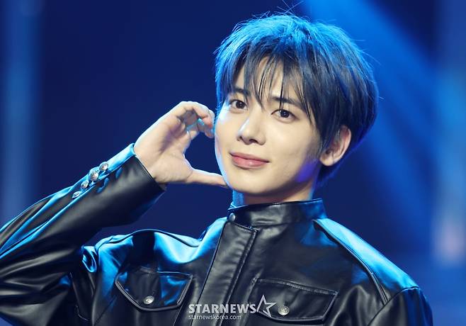 (서울=뉴스1) 권현진 기자 = 그룹 투모로우바이투게더(TXT,TOMORROW X TOGETHER) 태현이 21일 오후 서울 동대문구 경희대학교 서울캠퍼스 평화의전당에서 가진 정규 4집 '별의 장: TOGETHER' 발매 기념 쇼케이스에 참석해 포즈를 취하고 있다. 2025.7.21/뉴스1  Copyright (C) 뉴스1. All rights reserved. 무단 전재 및 재배포,  AI학습 이용 금지. /사진=(서울=뉴스1) 권현진 기자