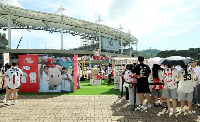 SSG가 20일 진행한 '깜자X랜더스 데이' 현장에 많은 팬들이 관심을 나타내고 있다. /사진=SSG 랜더스 제공