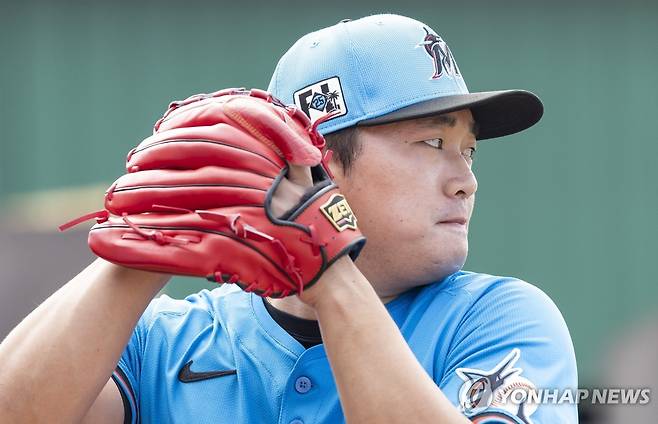 고우석이 21일(한국시간) 미국 오하이오주 톨레도의 피프트 서드 필드에서 열린 2025 미국 마이너리그 트리플A 멤피스 레드버즈(세인트루이스 카디널스 산하)와 홈 더블헤더 2차전에 구원 등판해 1⅔이닝 무피안타 2볼넷 1탈삼진 무실점을 기록하며 후반기 첫 등판을 성공적으로 마쳤다. 그는 지난달 디트로이트 타이거스와 마이너리그 계약을 맺고 트리플A 톨레도 머드헨즈 소속으로 빅리그 도전을 이어가고 있다. 연합뉴스