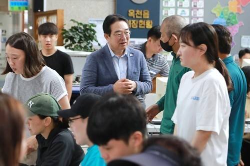 소비쿠폰 발급 안내하는 황규철 옥천군수 [옥천군 제공. 재판매 및 DB 금지]