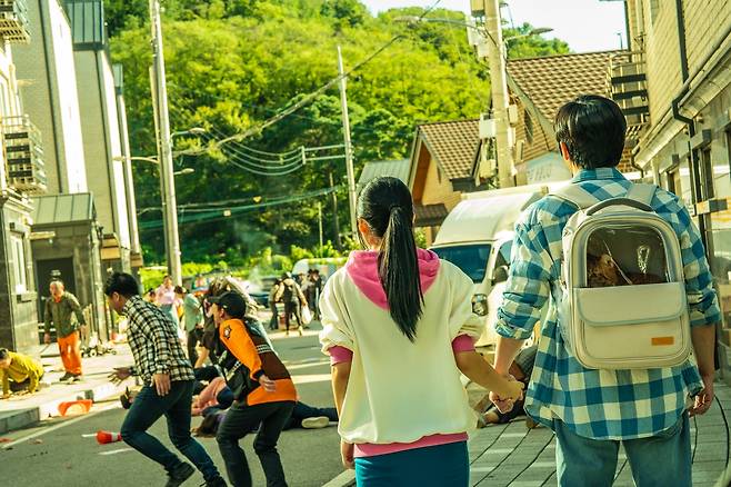 영화 '좀비딸' 속 한 장면 [뉴(NEW)·스튜디오N 제공. 재판매 및 DB금지]