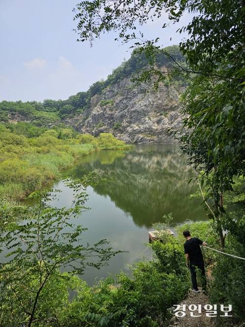 화성시 양감면 대양리에 있는 옛 진흥석산 부지에 조성된 저수지. 수심이 70m에 달하고 경사가 져 종종 익수 사고 등이 발생한다. 화성/김학석기자 marskim@kyeongin.com