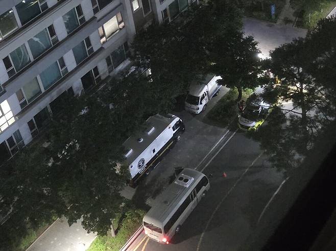 인천 연수구의 한 아파트 단지에서 발생한 총기 사고 현장 <사진=온라인 커뮤니티 >