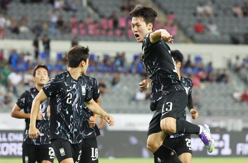 11일 경기도 용인미르스타디움에서 열린 2025년 동아시아축구연맹(EAFF) E-1 챔피언십(동아시안컵) 남자부 2차전 한국과 홍콩의 경기. 골을 넣은 한국 강상윤이 기뻐하고 있다. 연합뉴스 제공