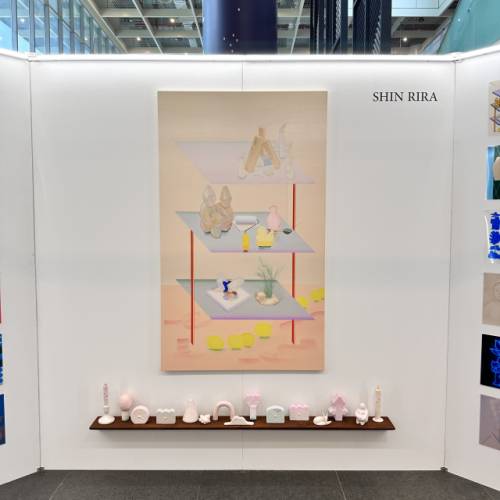 ◇큰그림협동조합의 ‘그림은 AI에 맡기고 우리는 차를 마셨다’ 전시가 오는 25일까지 춘천시청에서 열린다. 사진은 전시장 전경.