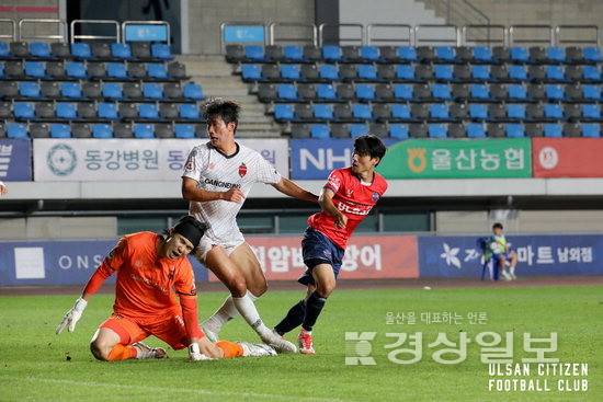 ▲ 울산시민축구단의 경기모습. 울산시민축구단 제공