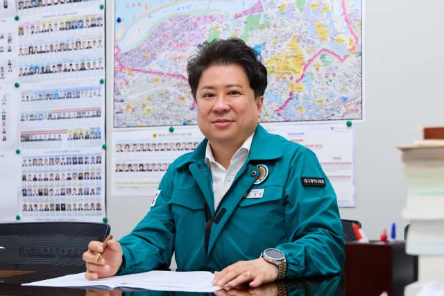 22일 대구시의회에서 만난 김지만 대구시의원이 주택 시장 양극화에 대해 이야기하고 있다. 이통원 기자 tong@imaeil.com