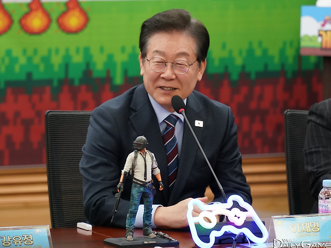 더불어민주당 대표 시절 게임특별위원회 출범식에 참석한 이재명 대통령.