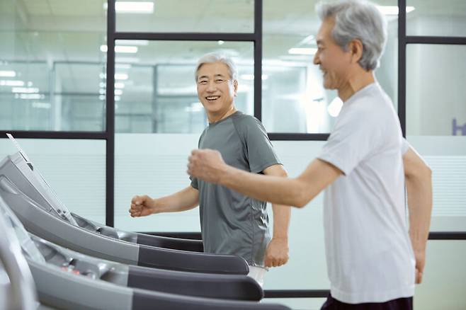 전립선 질환은 남성 건강을 위협하는 대표적인 질병이다. 이런 전립선 건강을 지키려면 하루 30분 이상 꾸준히 운동하는 게 도움이 된다. [사진=클립아트코리아]