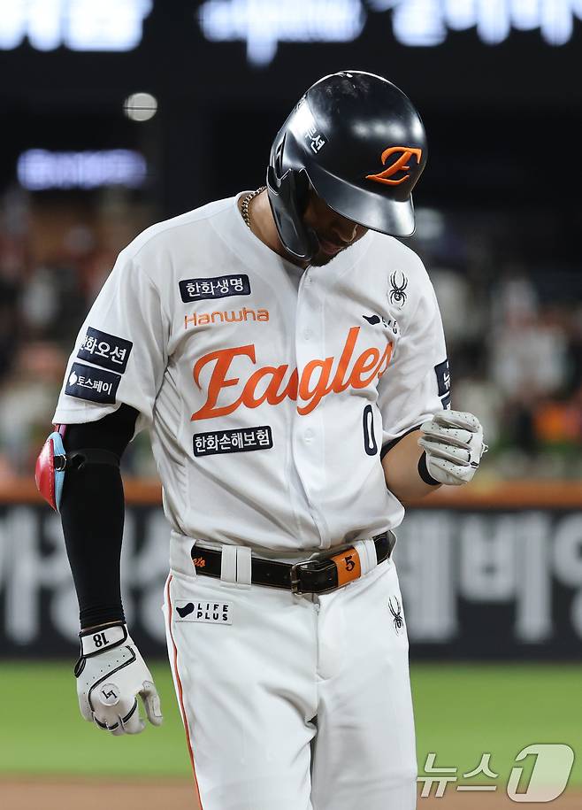 10일 오후 대전 한화생명 볼파크에서 열린 프로야구 '2025 신한 SOL뱅크 KBO 리그' 기아 타이거즈와 한화 이글스 경기에서 8회말 1사 1, 3루 상황 한화 리베라토가 1타점 희생플라이를 치고 환호하고 있다. 2025.7.10/뉴스1 ⓒ News1 김기태 기자