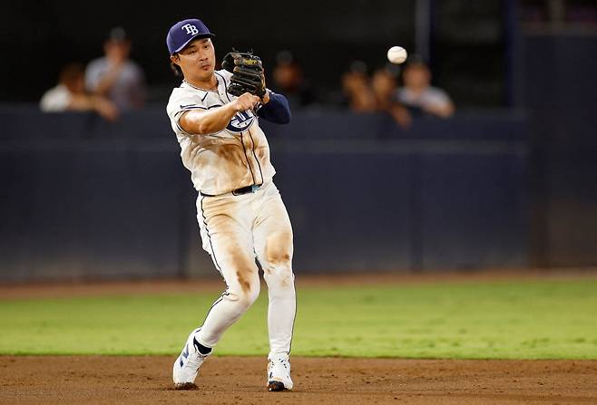 TAMPA, FLORIDA - JULY 21: Ha-Seong Kim #7 of the Tampa Bay Rays makes a throw to first in the second inning during a game against the Chicago White Sox at George M. Steinbrenner Field on July 21, 2025 in Tampa, Florida.   Mike Ehrmann/Getty Images/AFP (Photo by Mike Ehrmann / GETTY IMAGES NORTH AMERICA / Getty Images via AFP)

<저작권자(c) 연합뉴스, 무단 전재-재배포, AI 학습 및 활용 금지>