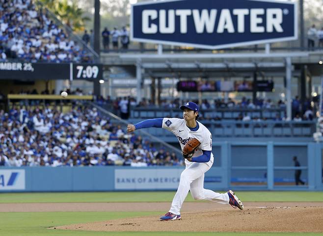 LA 다저스 오타니 쇼헤이가 22일(한국시각) 다저스타디움에서 열린 미네소타 트윈스전에 선발등판해 힘차게 공을 뿌리고 있다. AFP연합뉴스