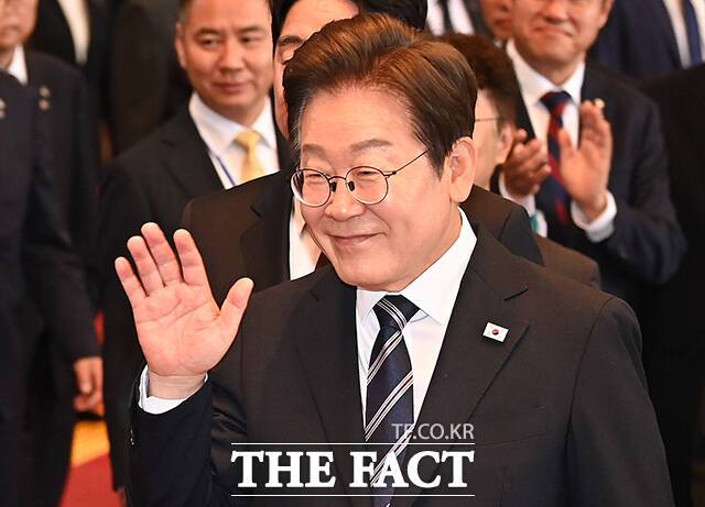 쌍방울그룹의 대북송금 의혹으로 기소된 이재명 대통령 측이 22일 공판준비기일을 앞두고 재판부에 기일을 추후 지정해달라는 의견서를 제출한 것으로 확인됐다. /국회사진기자단