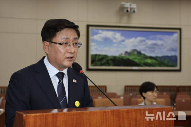 김성환 환경부 장관 후보자가 15일 국회 환경노동위원회 환경부 장관 인사청문회에서 모두발언을 하고 있다.(사진=뉴시스)