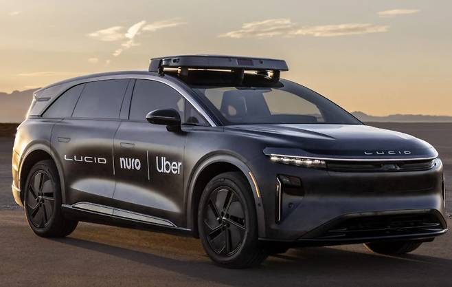 우버가 누로. 루시드와 차량 호출 플랫폼 전용으로 개발한 차세대 글로벌 프리미엄 로보택시 프로그램을 발표했다.&nbsp;