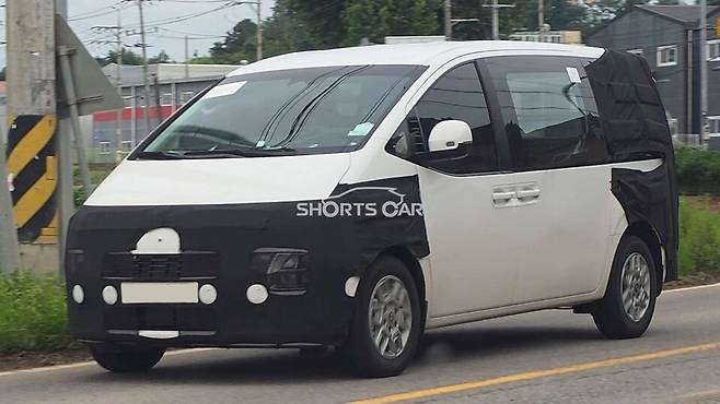 사진 : 현대차 스타리아 페이스리프트 테스트카 (출처=Shorts Car)