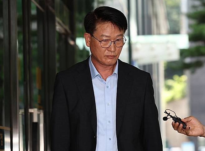 이영팔 소방청 차장이 22일 서울 서초구 서울고등법원에 마련된 내란 특검 사무실로 향하고 있다. ⓒ연합뉴스