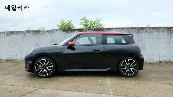 더 뉴 올 일렉트릭 미니 JCW