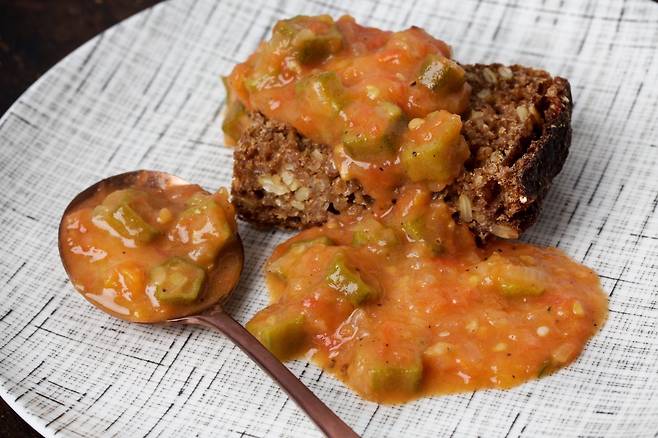 일본 국민 반찬 오크라가 어린 쥐의 과식으로 인한 비만과 뇌 염증을 크게 줄이고 혈당 조절에도 도움을 준다는 연구 결과가 나왔다. 연구진은 오크라에 들어 있는 항산화 성분이 염증 완화와 인슐린 감수성 회복에 효과적이라고 설명했다. (사진=게티이미지코리아)