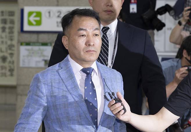 김계환 전 해병대 사령관이 22일 오전 서울 서초구 서울중앙지방법원에서 구속 전 피의자 심문(영장실질심사)을 받기 위해 출석하고 있다. 뉴시스
