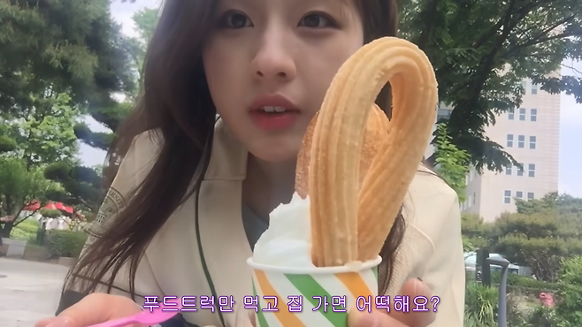 8.png 친구 없어서 혼자 대학축제 놀러간 유튜버