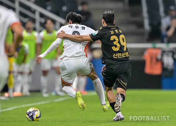 박주영(왼쪽, 화성FC), 김명순(오른쪽, 인천 유나이티드). 서형권 기자