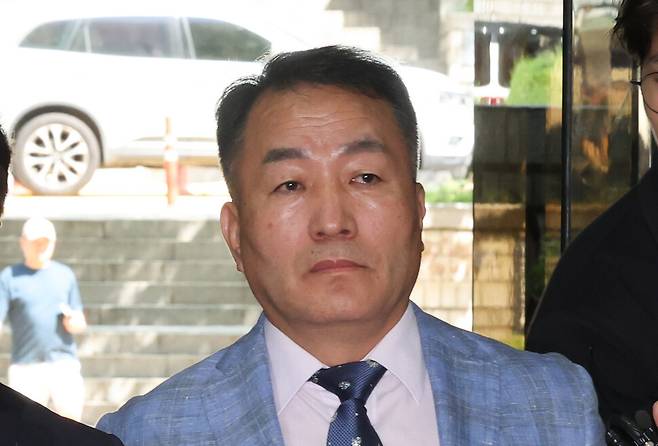 김계환 전 해병대 사령관이 22일 오전 서울 서초구 서울중앙지법에서 열린 영장실질심사에 출석하고 있다. 김 전 사령관은 모해위증, 국회 증언·감정 등에 관한 법률 위반 등 혐의를 받고 있다. 김영원 기자 forever@hani.co.kr