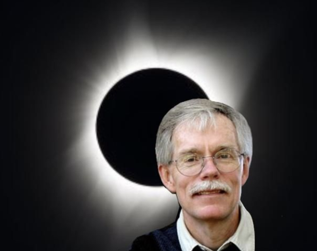 '스푸트니크 키드'였던 프레드 에스페나크는 고교 시절 경험한 생애 첫 일식에 반해 NASA 과학자가 된 뒤로도 내내 '일식 추격자'로 살았다. 그는 미 해군천문대가 발행해온 일식 정보지 사업이 예산이 끊겨 중단되자 개인 자격으로 그 바통을 이었고, NASA 은퇴 후에도 직접 출판사를 차려 그 일을 이어갔다. 미소 우주경쟁의 최전선에서 평생을 보내면서도, 행성 대기분석이라는 공적인 일과 병행해 장엄한 우주의 매력을 좇고 세상과 공유하고자 헌신했다. 그는 자칭 행복한 아마추어 천문학자였다. NASA 사진.