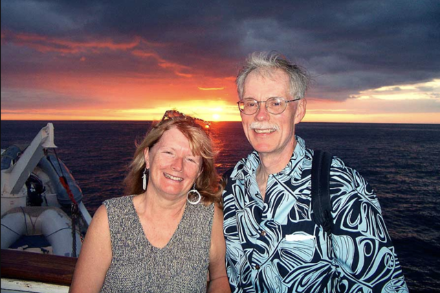 에스페나크의 생애 주기는 일식 주기와 연동되다시피 했다. 그는 1995년 인도 개기일식 여행에서 8년 연상의 화학교사 패트리시아(왼쪽)를 만나 연인이 됐고 2006년 결혼해 해로했다. astropixels.com